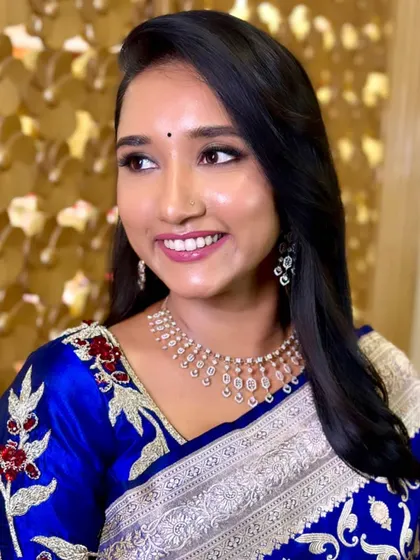 A beautiful, happy shot of Lakshitha in a royal blue saree. The minimalist makeup with a dewy finish lets her smile be the centerpiece.