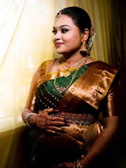 Another lovely portrait of Kruthika. The focus is on her radiant glow, a hallmark of the maternity looks I love to create.
