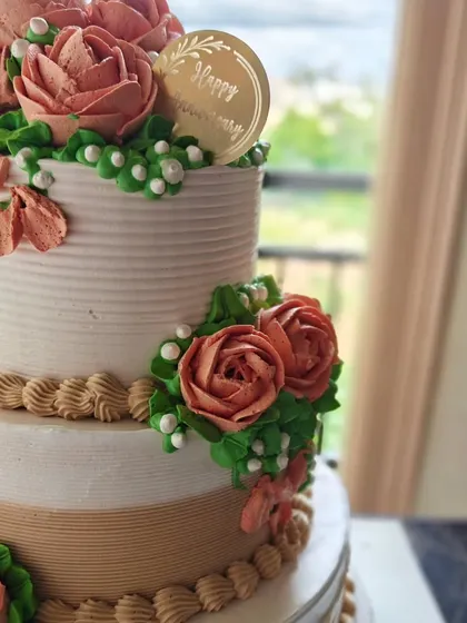 A closer look at the intricate piping work on the 25th-anniversary floral cake. Each rose is crafted with care.