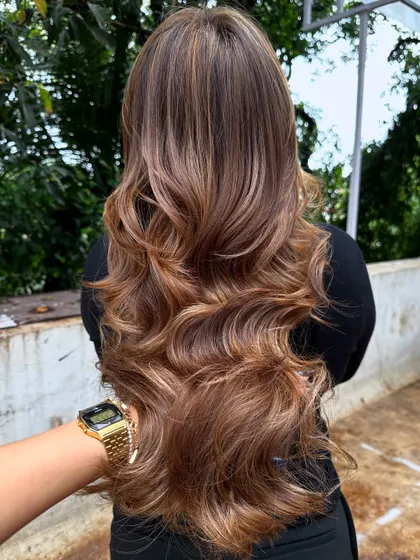 A close-up on the waves, showing how the different blonde tones weave together.