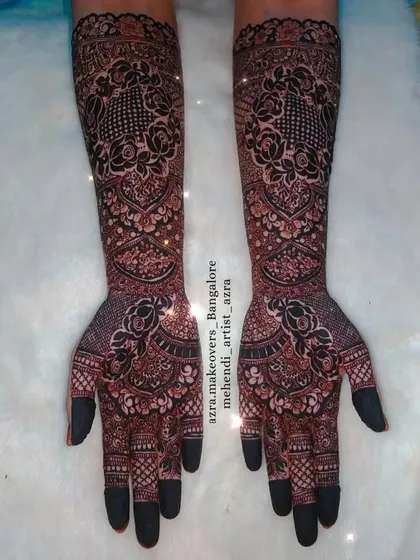 A sparkling version of the reverse-fill bridal mehendi, adding a touch of glamour to the bold design.