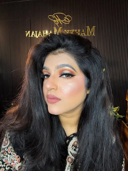 A soft glam look with a focus on winged eyeliner and a peachy-brown eyeshadow.