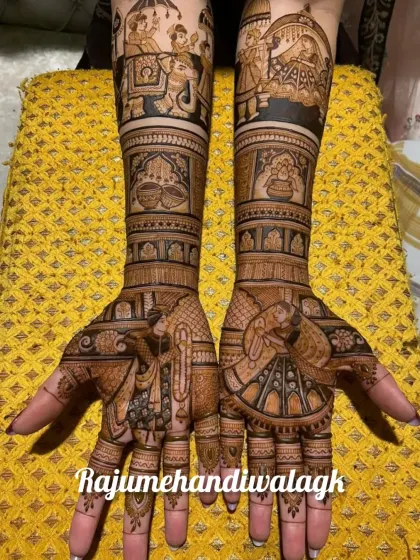 This design features portraits of the bride and groom on the palms, with the baraat procession detailed on the arms. It's a classic and complete bridal story.