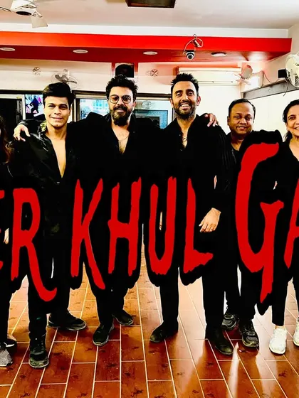 Celebrating another awesome routine with the crew. This is from our session learning the choreography for 'Sher Khul Gaye', and the energy in the room was just fantastic.