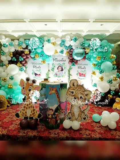 A closer look at the cute jungle stage, showing the mix of friendly animal characters like a giraffe, leopard, and zebra.