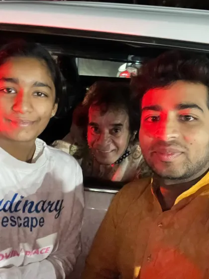 A million-dollar picture for me, getting a selfie and blessings from Ustad Zakir Hussain ji.