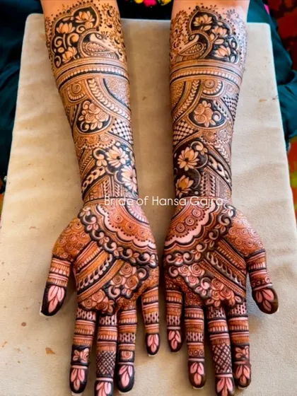 A full-coverage design with flowing, intricate patterns. The mix of bold floral motifs and delicate fillers creates a look that is both rich and gracefully balanced.