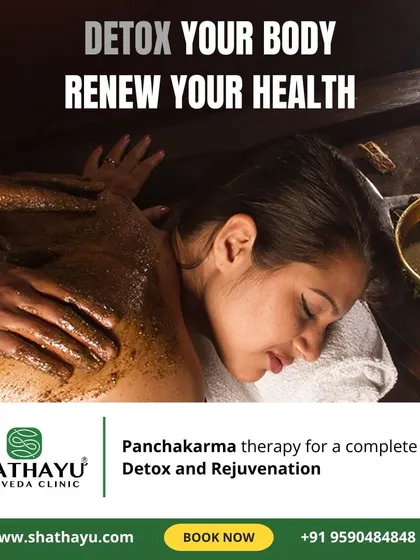 This image shows a detoxifying herbal paste application, part of our Panchakarma therapy. This process is designed for a complete body detox and rejuvenation, helping you renew your health from the inside out.