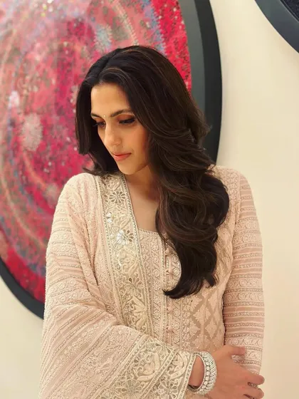 The soft, natural feel of this Abu Jani Sandeep Khosla anarkali. It’s a perfect example of how traditional Indian wear can be incredibly comfortable and chic.