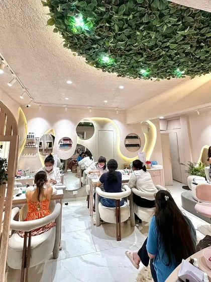 A wide view of the studio, showcasing the different stations where our clients unwind. The green canopy ceiling and soft lighting are key elements I chose to create a natural and peaceful ambiance.