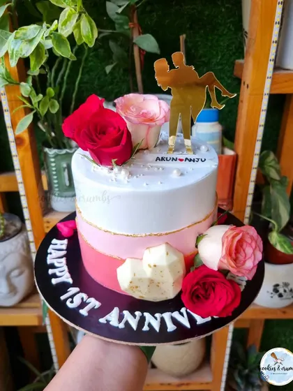 It's amazing to connect people through cake. The husband ordered this first anniversary cake from the UAE for his wife in Delhi, complete with an ombre design and fresh roses.