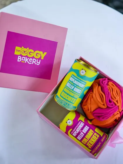 A closer look at our gift hampers, which are perfect for any occasion. We deliver these curated boxes of joy pan-India, making them a great gift for a dog lover in another city.