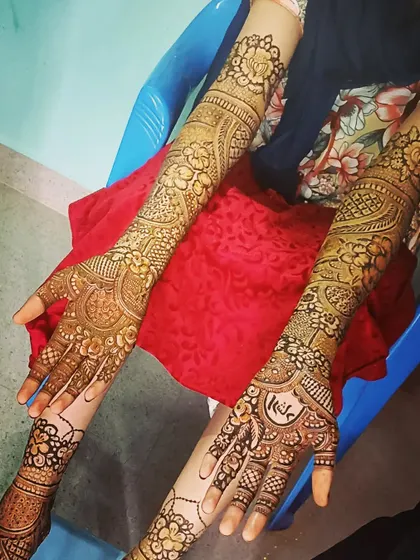 A personalized bridal design where the groom's name is artfully hidden within the intricate patterns on the palm.
