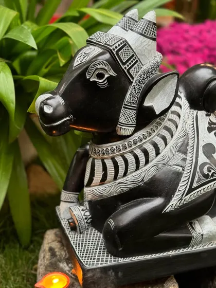 The fine, contrasting details on this seated Nandi statue are highlighted here, showing the beautiful craftsmanship that goes into each piece.
