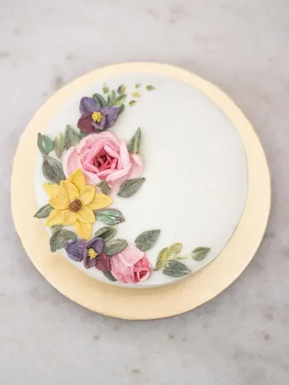 This white chocolate palette-painted beauty brought so much joy to both me and the recipient. A loving daughter ordered this for her mom's birthday from oceans away, and I was honored to help them celebrate. It's a reminder of why I love my job.