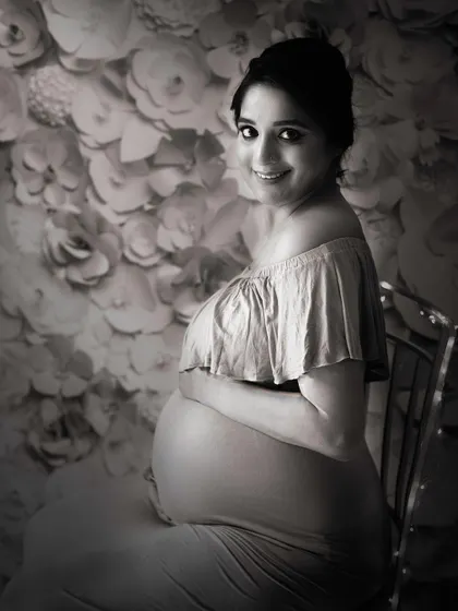 The same beautiful pose, rendered in timeless black and white. This version emphasizes the light, shadow, and the serene expression of the mother-to-be.