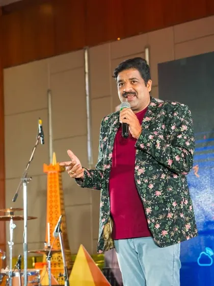 Performing for the employees and management of Gulf Oil. I specialize in clean comedy that is suitable for all corporate gatherings.