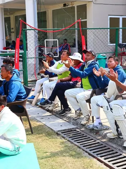 A duplicate of image 125, players watching from the sidelines.