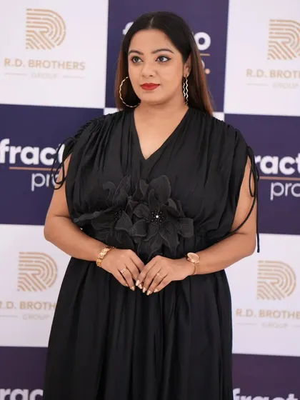 A final look from the Fracto Prop corporate event, exuding confidence and professionalism. This is the image I project when representing my clients on stage.