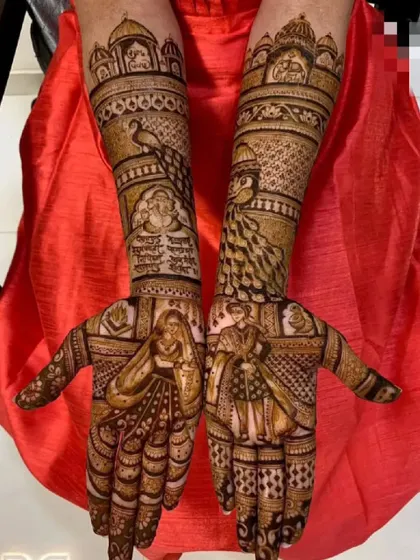 This design features the bride and groom on opposite hands, creating a complete picture when brought together. The arms include peacocks and palace architecture.
