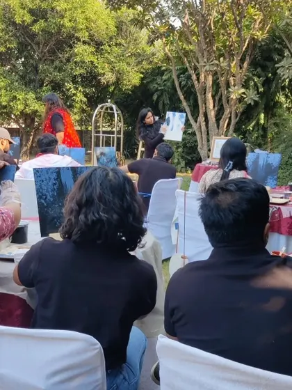 Here I am demonstrating a texture painting technique to the participants during the outdoor workshop. My goal is to provide clear guidance while encouraging individual experimentation.