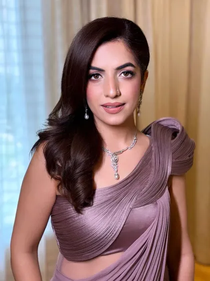 A close-up of Noor's Roka makeup. The look is sophisticated and modern, perfect for a stylish celebration.
