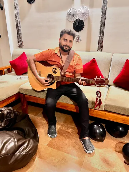 A moment of calm before the show, sitting with my guitar in the green room. This is my time to get in the zone.