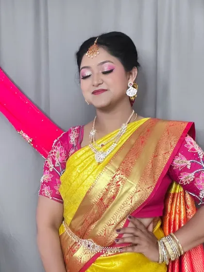 A closer look at the soft pink eyeshadow and perfectly blended base for this South Indian traditional look. The makeup enhances her features without feeling heavy.
