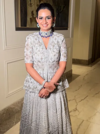 A portrait of Shubh, showcasing her flawless skin and the beautiful sapphire tones in her jewelry, which we complemented with a neutral makeup palette.