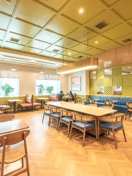 This cafeteria is designed as a space for patients, visitors, and staff to recharge. Warm colors, soft lighting, and natural wood elements create a soothing atmosphere that promotes relaxation and well-being.