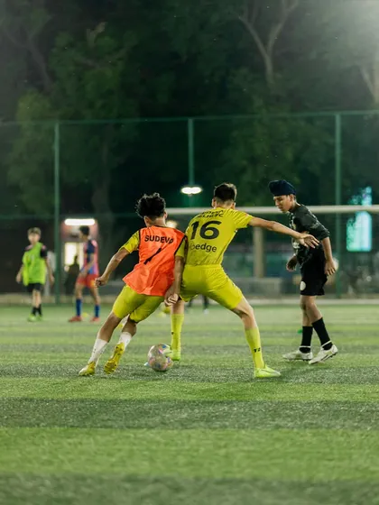 A competitive 1v1 duel during a training match. These moments are where players learn to use their skills under pressure from an opponent.