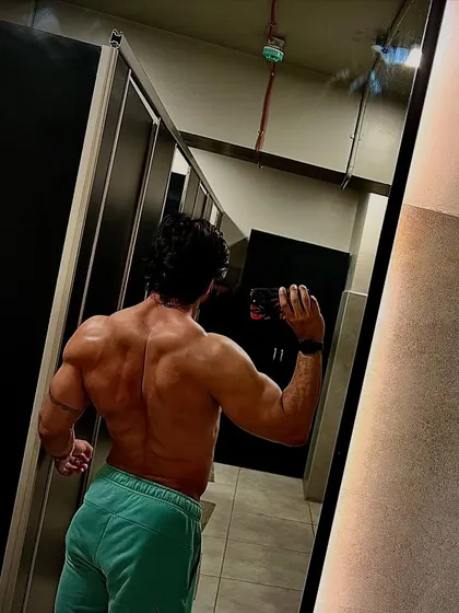 They see the fit body but not the sacrifices. This back selfie is a testament to the silent battles and the discipline it takes to build a top tier physique.