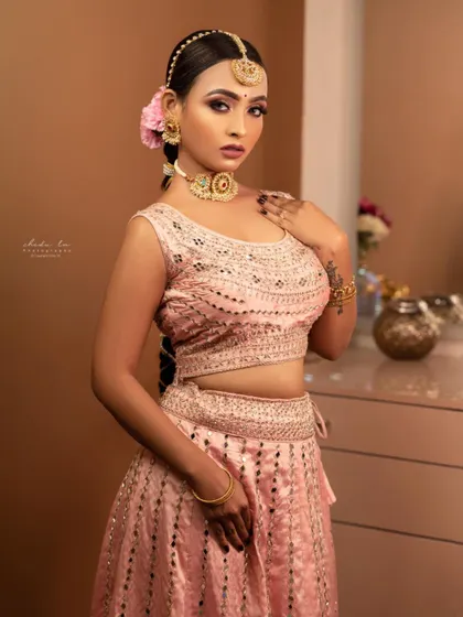 This lightweight choker set with Meenakari details is a great rental option for pre-wedding events like Haldi or Mehendi. The simple maang tikka and matching earrings complete the look without being overpowering.