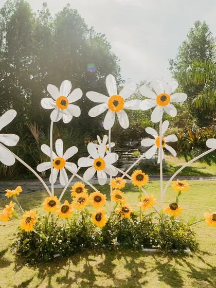 We love adding playful elements to our designs. These oversized daisy installations brought a touch of whimsy and fun to this sunny Holi celebration.