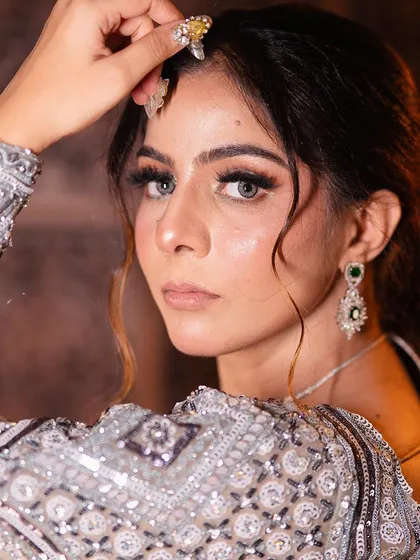 A close-up on the details, from the makeup to the nail art. It's all about creating a complete, polished look for your special occasion.