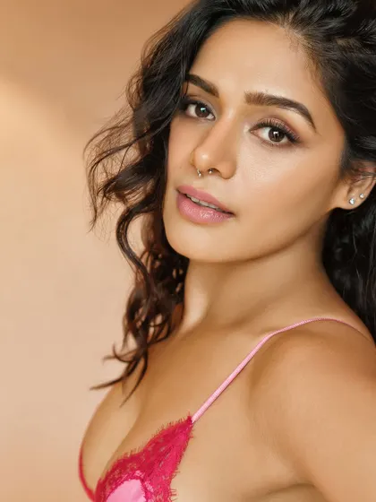 New pictures make me happy! A beautiful, soft-lit beauty shot focusing on a natural and radiant makeup look in a lifestyle setting.