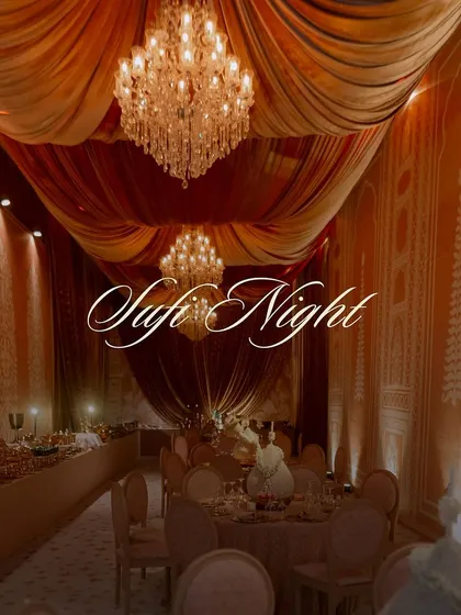The ceiling of the dining hall was draped in luxurious fabric, with crystal chandeliers providing a soft, ambient light. This creates a sense of intimacy and grandeur.