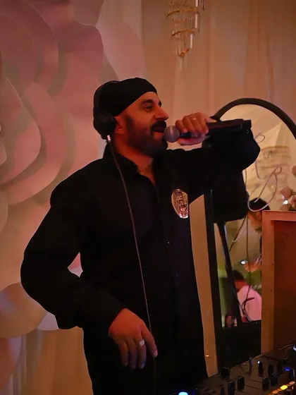 A candid shot of me on the mic. This is my happy place.