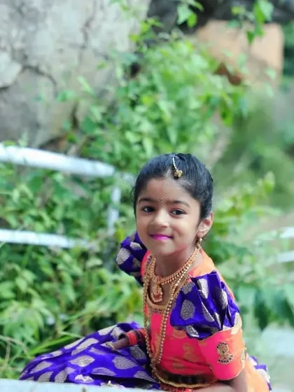 A lovely portrait of the elder sister. You can see the detail in her traditional jewelry and the way the silk fabric of her custom blouse catches the light.