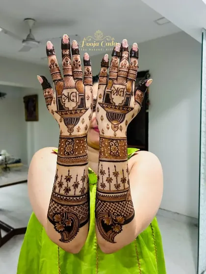The full view of the back-hand design, showing how the patterns flow beautifully from the wrist to the fingertips.