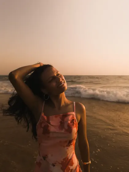 This is the kind of light I chase. We caught the perfect golden hour glow at the beach for this portrait, creating that dreamy, warm vibe I love so much.