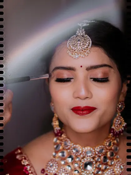 Duplicate of image 325, a close-up of makeup application.