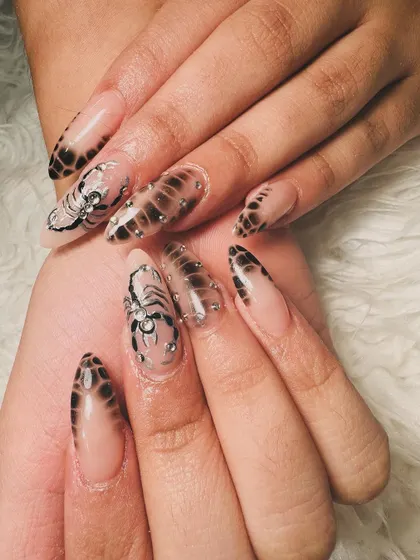 A closer look at the incredible detail on these scorpion and snakeskin nails.