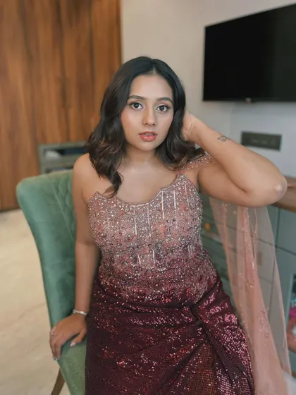 A reception look inspired by a starry night. The makeup is soft yet glamorous, with a focus on the eyes to create a "galaxy" effect that shines.