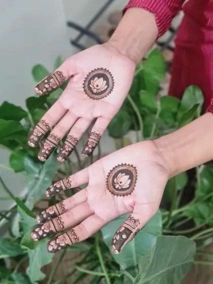 Simplicity is always a yes for me. A small lotus mandala on each palm with detailed fingertips is a beautiful and balanced look.