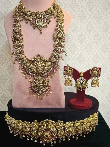 Another exquisite temple jewellery set from my collection. This one features intricate carvings of deities and is perfect for a very traditional bridal look.