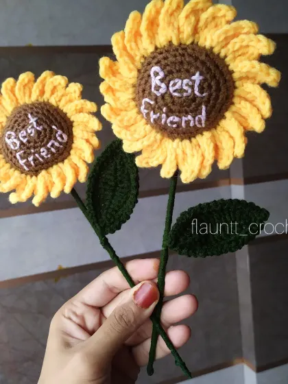 A handmade gift is a thoughtful one. I created these crochet sunflowers with a custom embroidered message, "Best Friend," to make a truly personal and lasting present.