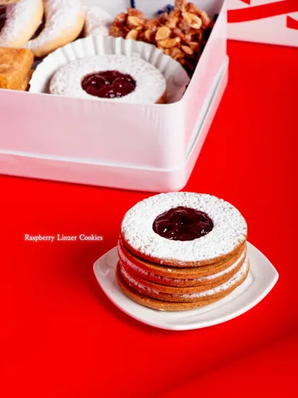 It also includes Austrian Raspberry Linzer Cookies.