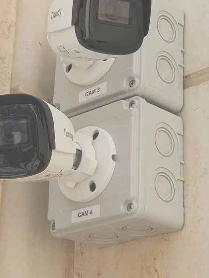 An identical view of the dual-camera stack. This is a smart way to cover different areas without running wires to multiple locations.