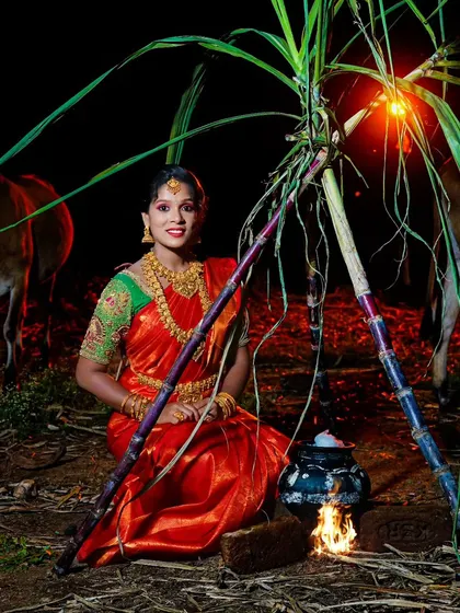 The warmth of the Pongal fire and the glow of our rental jewellery. A perfect combination for your festive photos.